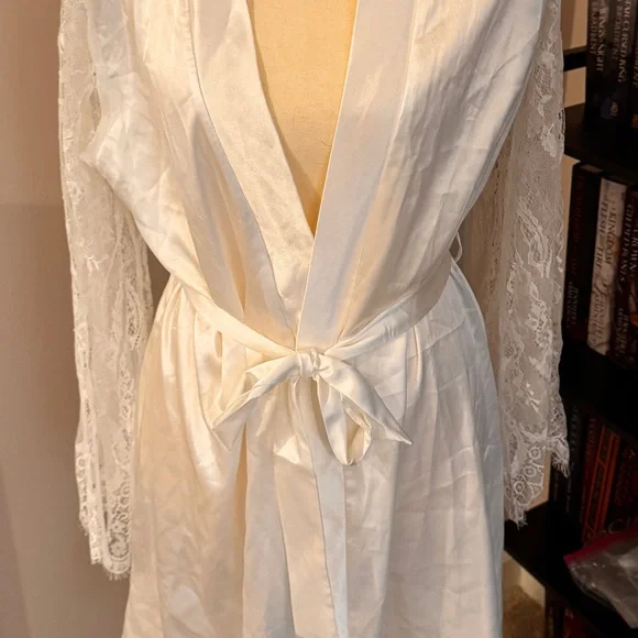 Bridal Accessories Set with Medium Robe, size 9 Slippers, Heart Sunglasses … - Picture 4 of 7